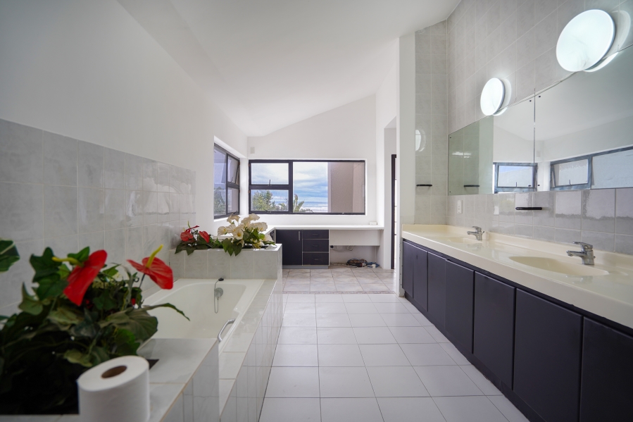 4 Bedroom Property for Sale in Van Riebeeckstrand Western Cape